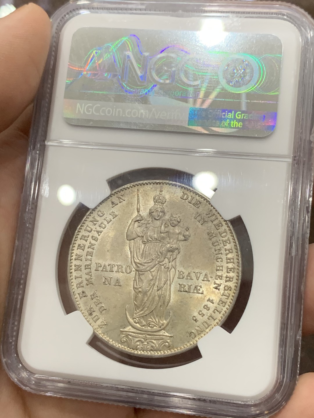 《竞宝斋》第111场-周日，周一 ，2场连拍（全场包邮） NGC-MS62德国 1855年 巴伐利亚圣母抱婴2盾银币 车轮转光 细节犀利