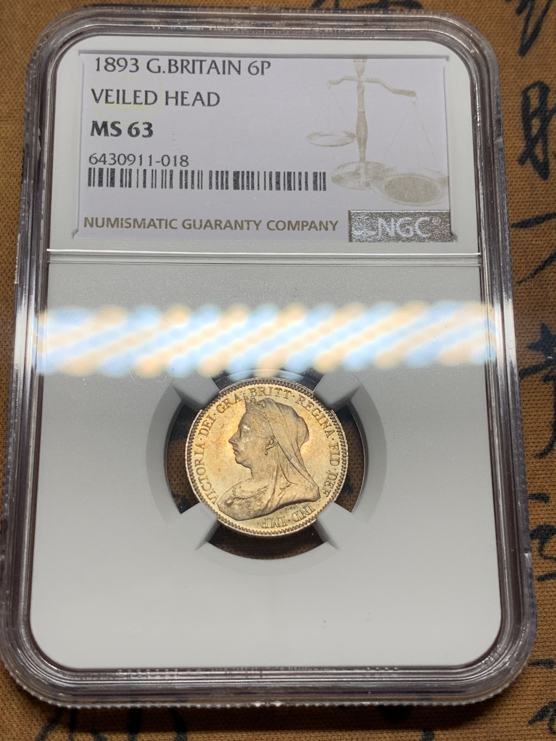 《竞宝斋》第111场-周日，周一 ，2场连拍（全场包邮） NGC MS63 英国 1893年 维多利亚 批纱版 6便士 银币 深五彩包浆 SIX版 难得