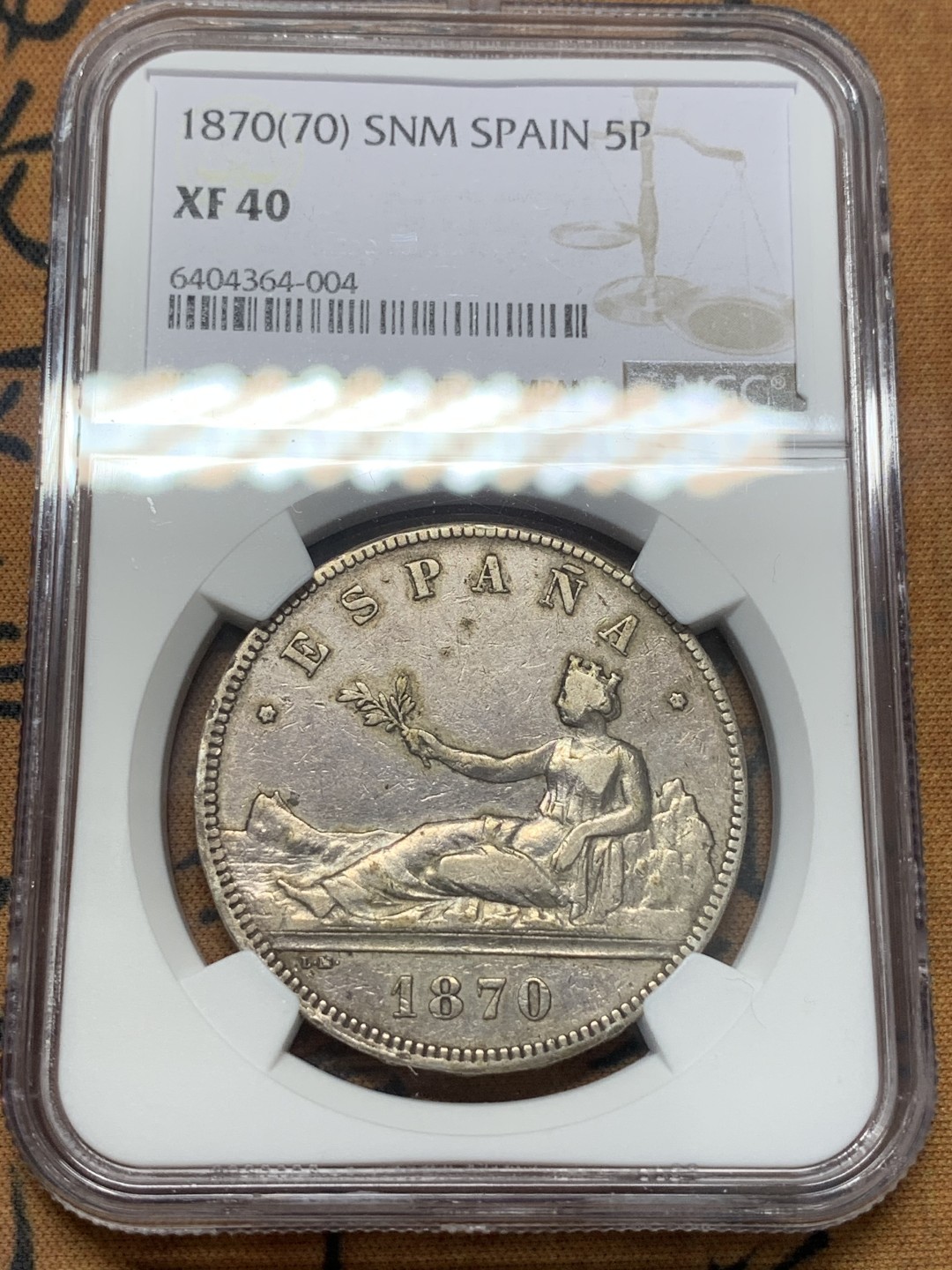 《竞宝斋》第111场-周日，周一 ，2场连拍（全场包邮） NGC XF40 西班牙 1870年 坐人拿花 5比塞塔 银币 原味包浆 细节好
