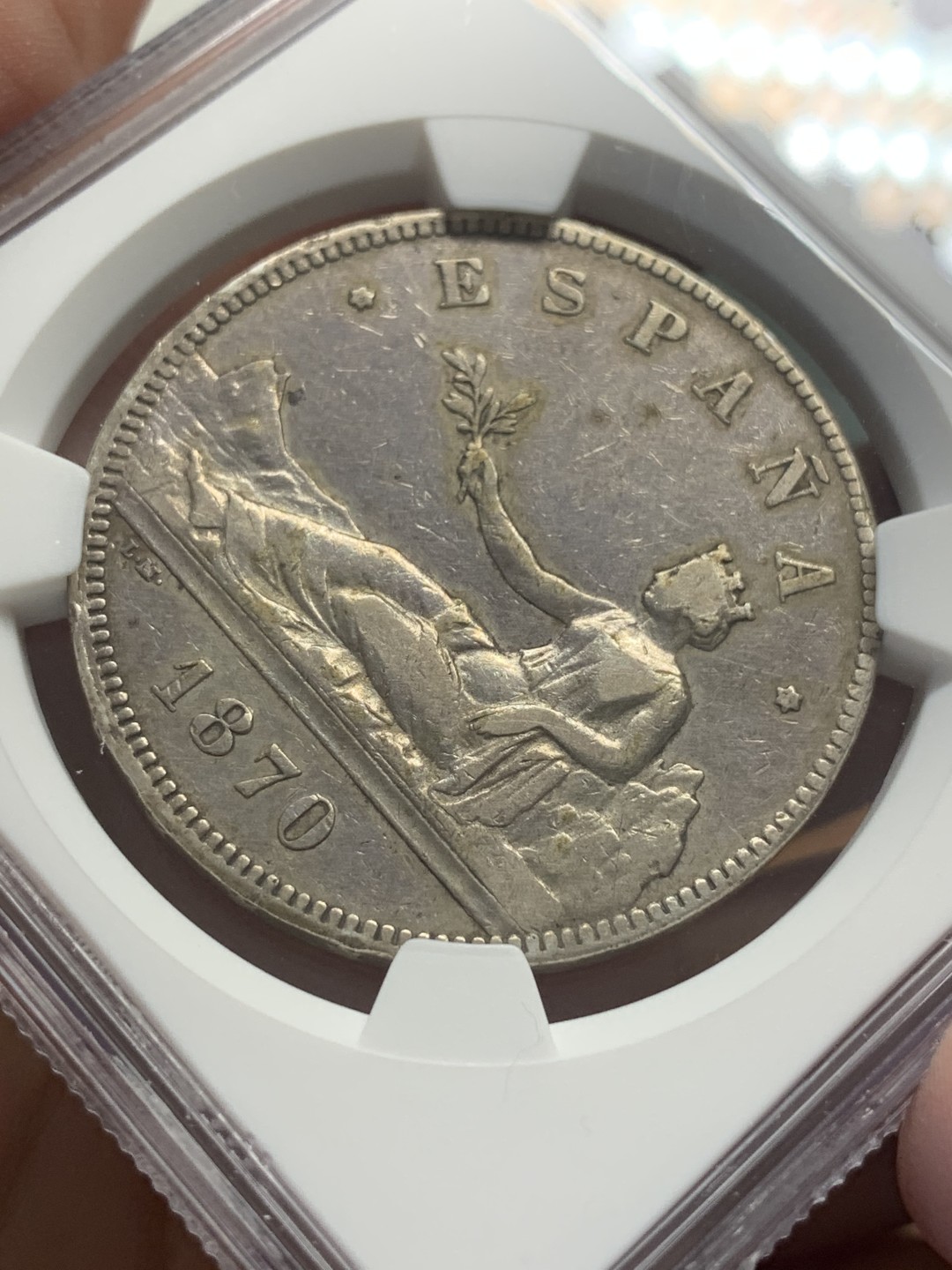 《竞宝斋》第111场-周日，周一 ，2场连拍（全场包邮） NGC XF40 西班牙 1870年 坐人拿花 5比塞塔 银币 原味包浆 细节好