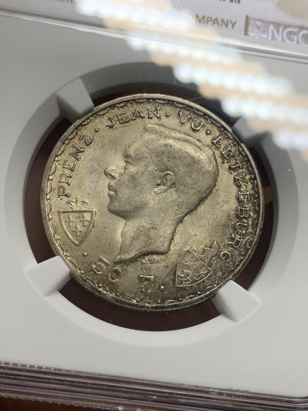 《竞宝斋》第111场-周日，周一 ，2场连拍（全场包邮） NGC-MS63 卢森堡1946年 马剑50法郎银币 酱彩包浆