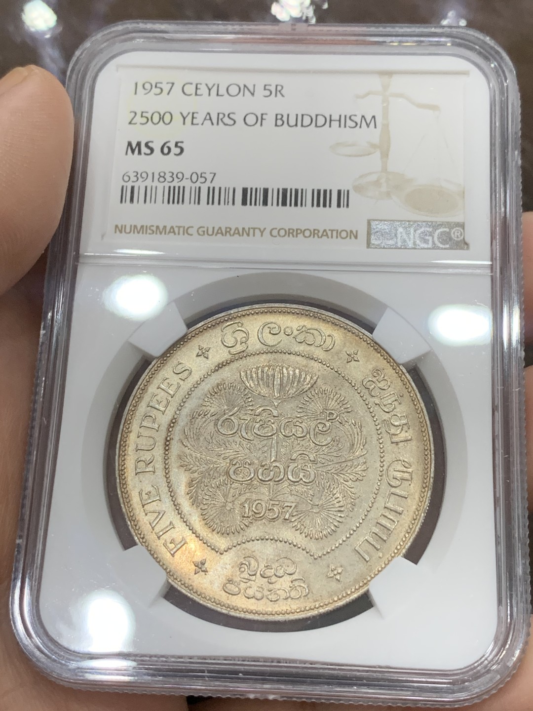 《竞宝斋》第111场-周日，周一 ，2场连拍（全场包邮） NGC MS65 锡兰1957年纪念佛教建立2500周年5卢比大银币，热门品种，高分好品，包浆漂亮，状态很好