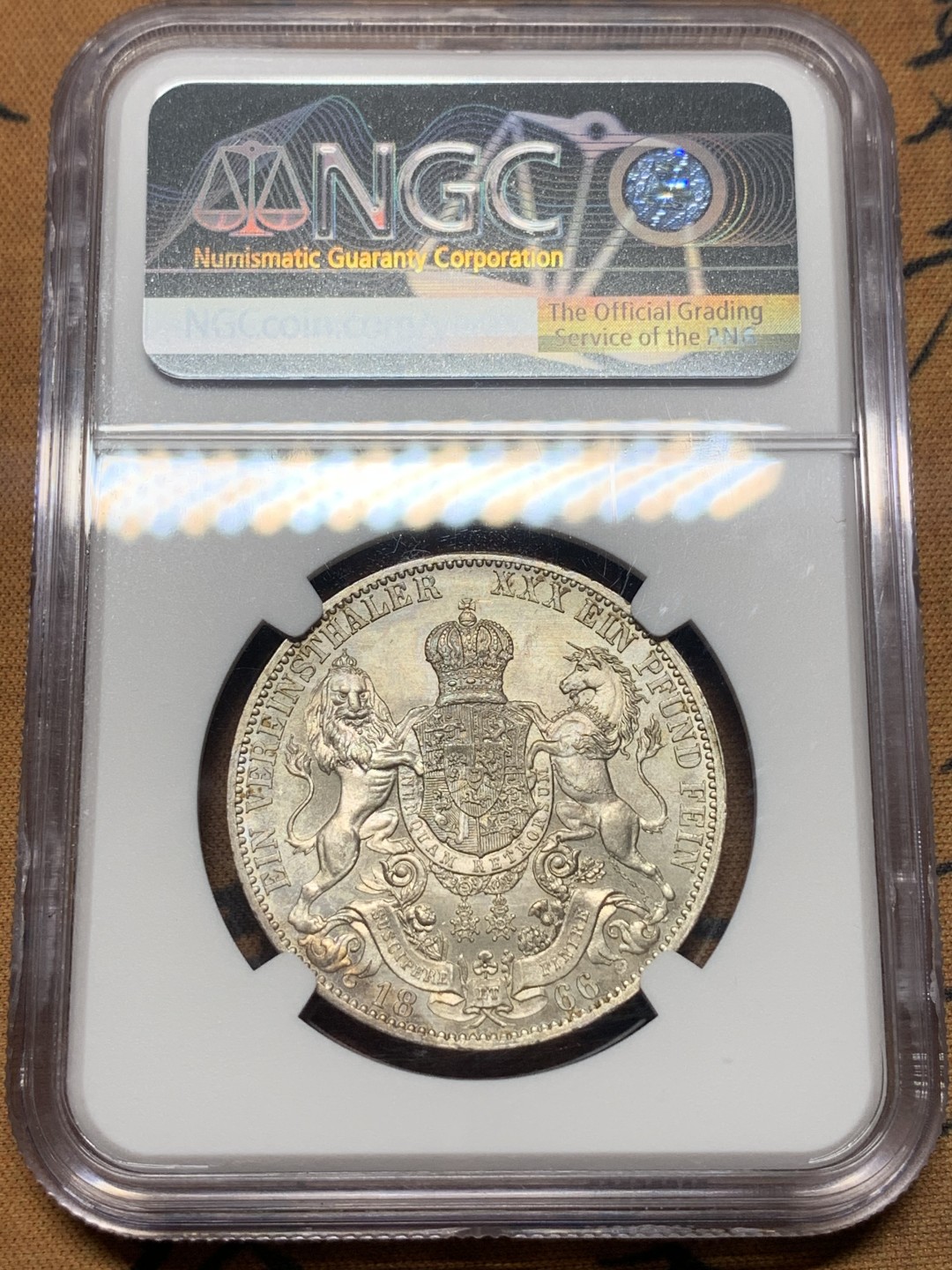 《竞宝斋》第111场-周日，周一 ，2场连拍（全场包邮） NGC-MS63 德国 1866年 汉诺威狮马盾徽1泰勒银币 原光好品 币面干净 PL底板明显