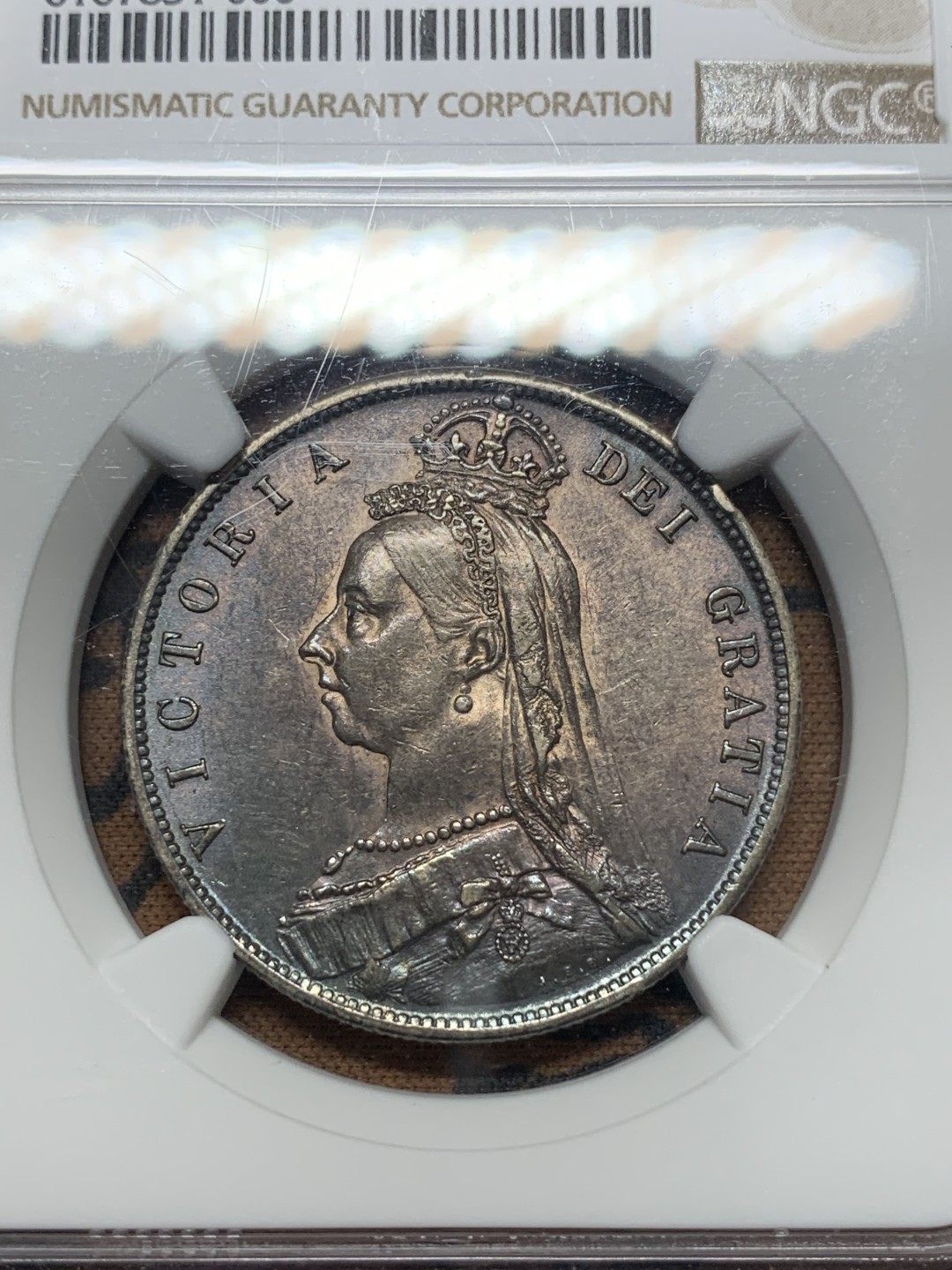 《竞宝斋》第111场-周日，周一 ，2场连拍（全场包邮） NGC AU58 1887 英国维多利亚女王1/2克朗银币 带彩包浆非常漂亮