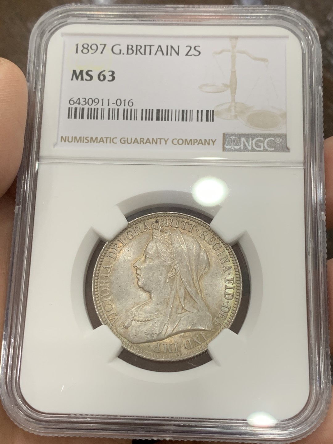 《竞宝斋》第111场-周日，周一 ，2场连拍（全场包邮） NGC MS63 英国 1897年 维多利亚 批纱版 1福林=2先令 银币 漂亮