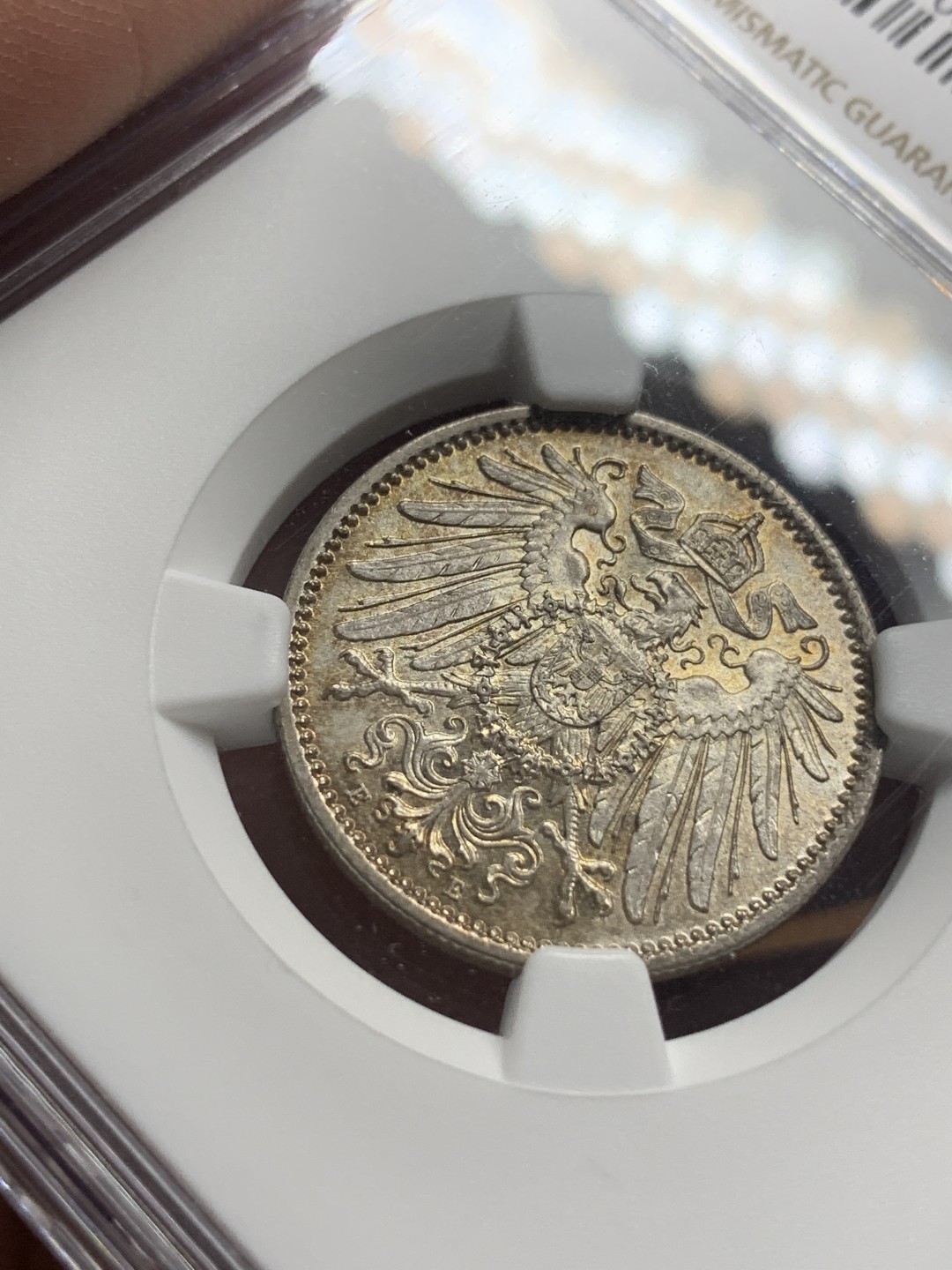 《竞宝斋》第111场-周日，周一 ，2场连拍（全场包邮） NGC-MS65 德国 1915E 长翅鹰1马克银币 黄油彩包浆