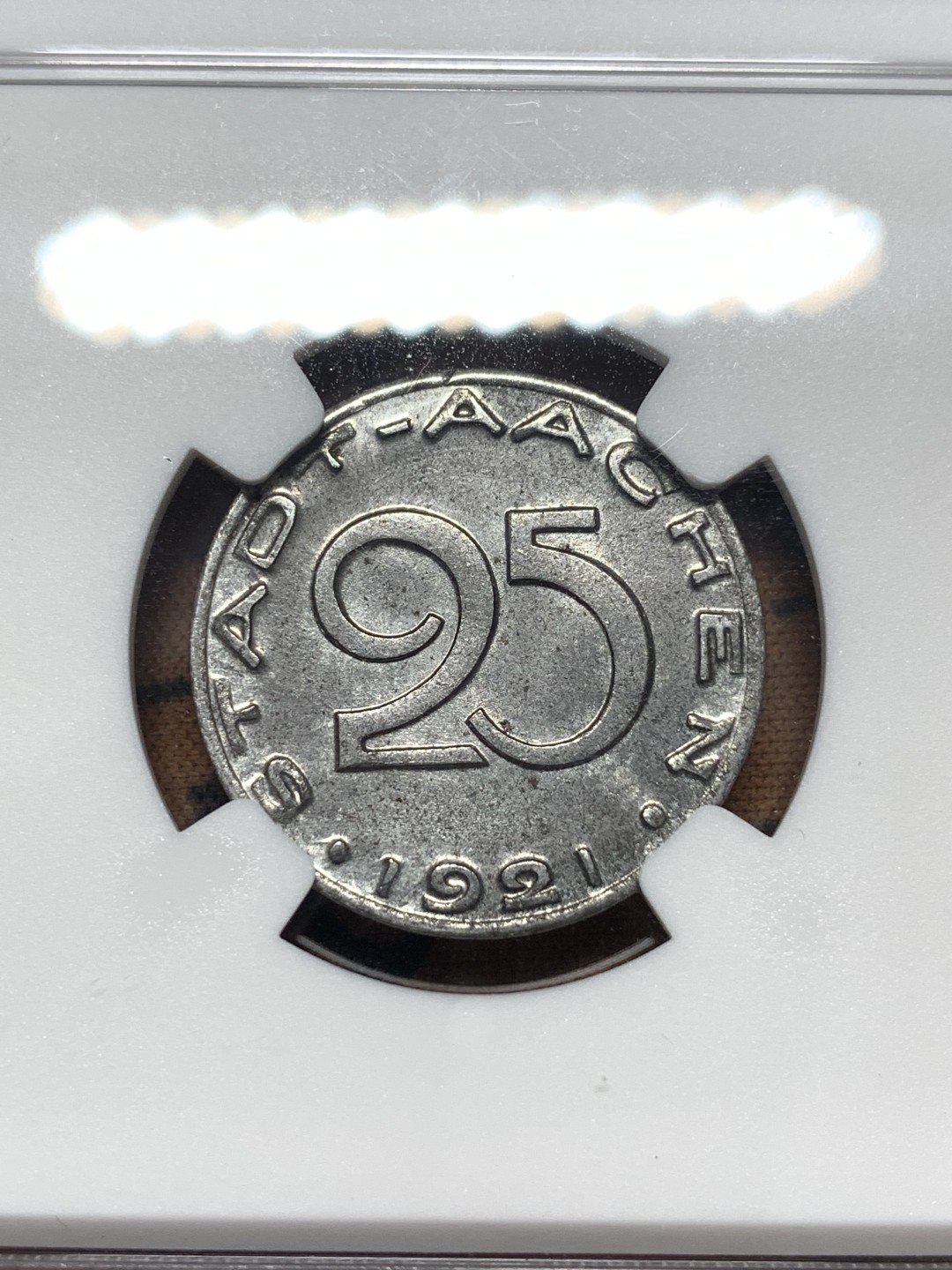 《竞宝斋》第111场-周日，周一 ，2场连拍（全场包邮） NGC-MS63 德国紧急状态 1921年 亚琛25芬尼无心狼铁币。细节好