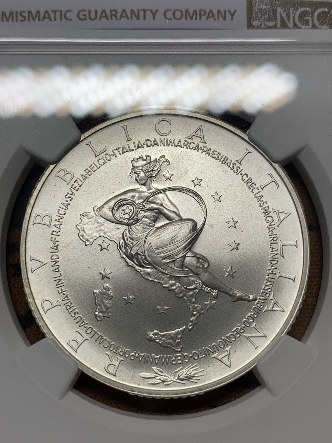 《竞宝斋》第111场-周日，周一 ，2场连拍（全场包邮） NGC-MS66 意大利 2003 10欧元 欧盟主席国 银币 币面女神精制 凸显亚平宁半岛的艺术之美