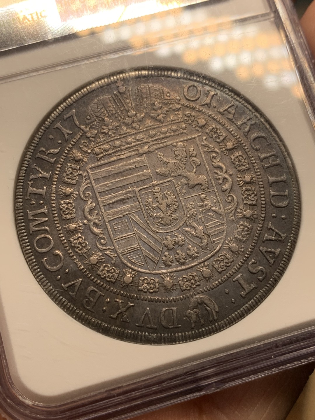 《竞宝斋》第111场-周日，周一 ，2场连拍（全场包邮） NGC-AU58  神圣罗马 帝国 1701年 利奥波德一世 大波浪 猪嘴大泰勒银币 入骨五彩包浆 老味道 非常漂亮