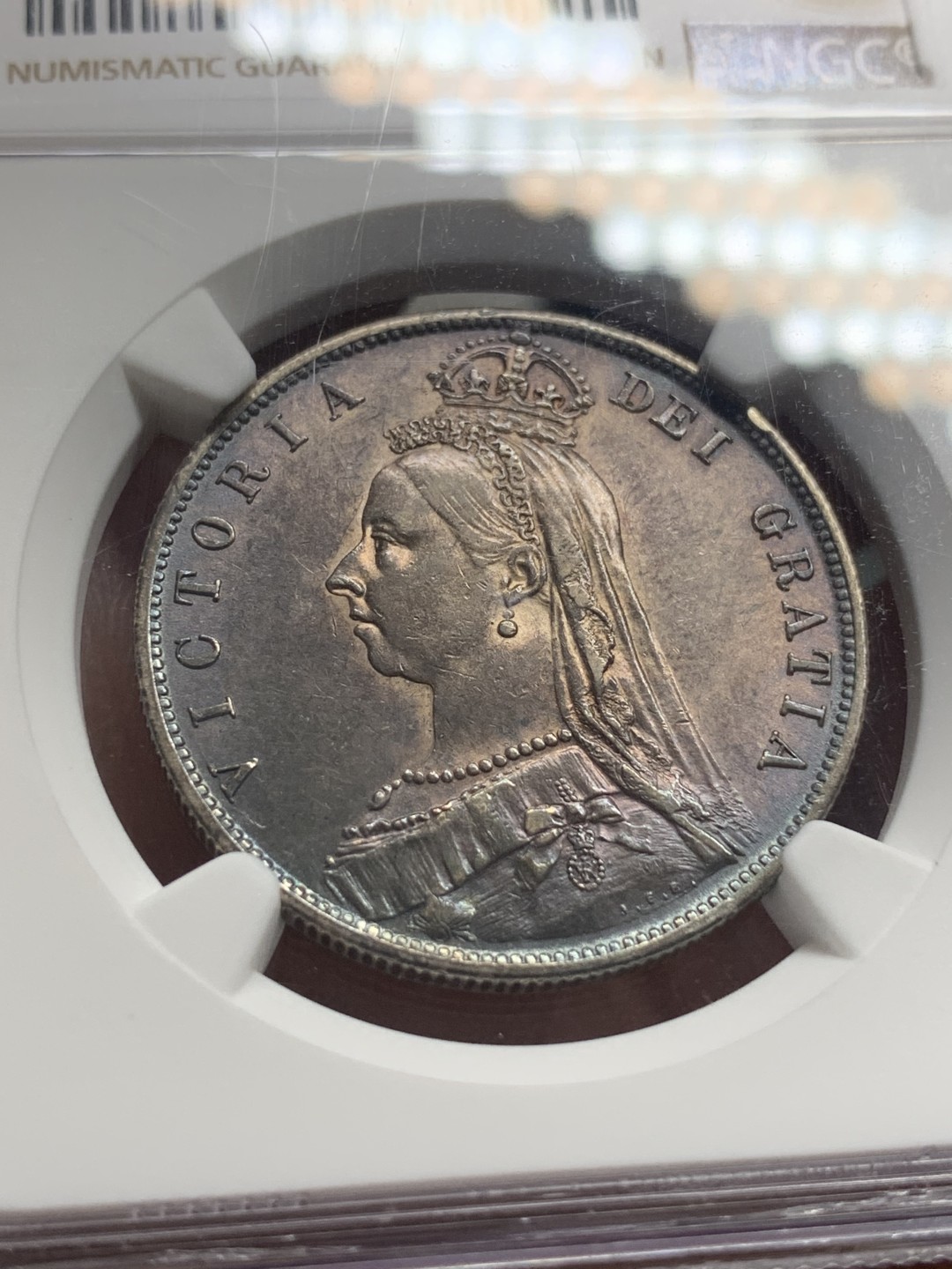 《竞宝斋》第111场-周日，周一 ，2场连拍（全场包邮） NGC AU58 1887 英国维多利亚女王1/2克朗银币 带彩包浆非常漂亮