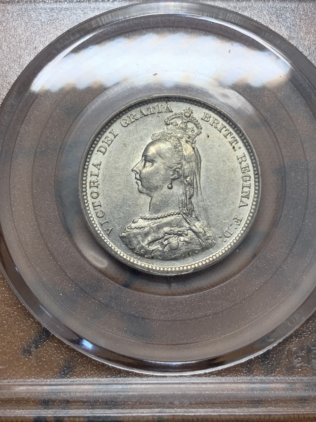 《竞宝斋》第111场-周日，周一 ，2场连拍（全场包邮） 公博 MS61 英国 1887年 维多利亚女王 高冠版 1先令银币 底光好