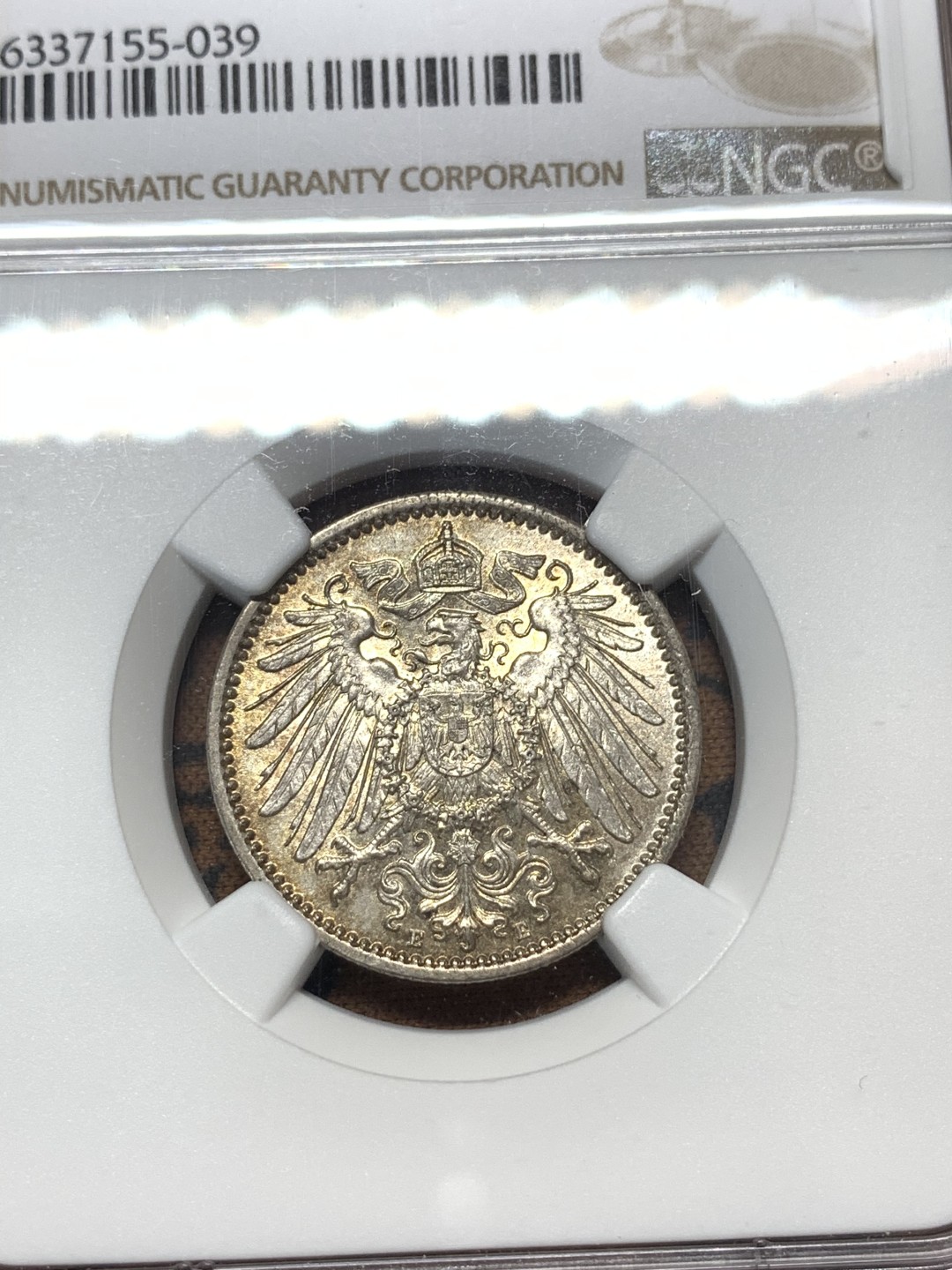 《竞宝斋》第111场-周日，周一 ，2场连拍（全场包邮） NGC-MS65 德国 1915E 长翅鹰1马克银币 黄油彩包浆