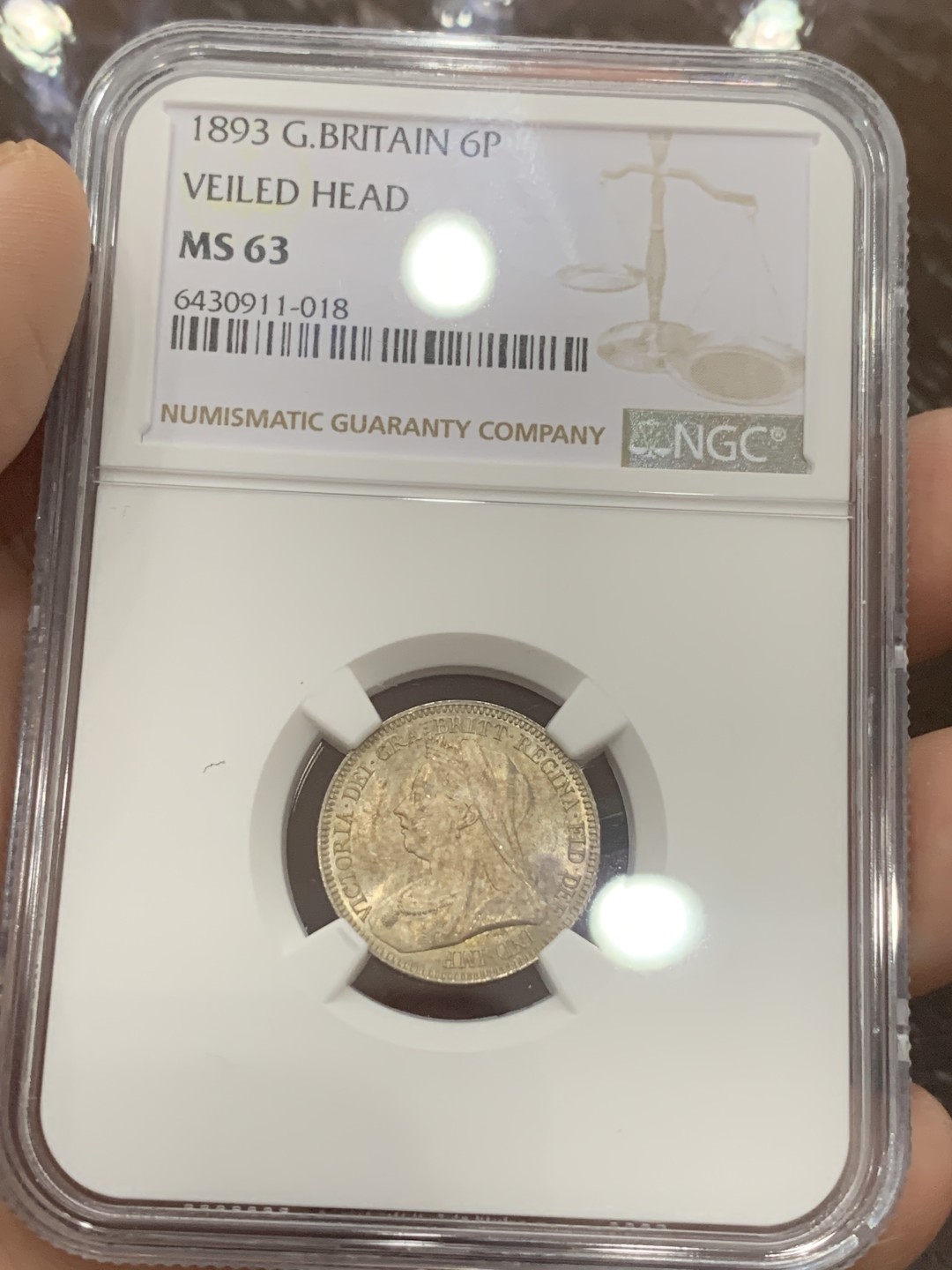 《竞宝斋》第111场-周日，周一 ，2场连拍（全场包邮） NGC MS63 英国 1893年 维多利亚 批纱版 6便士 银币 深五彩包浆 SIX版 难得