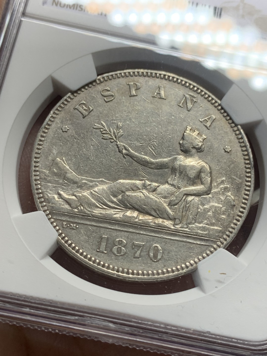 《竞宝斋》第111场-周日，周一 ，2场连拍（全场包邮） NGC-AUD 西班牙拿花女神 1870年 5比塞塔银币