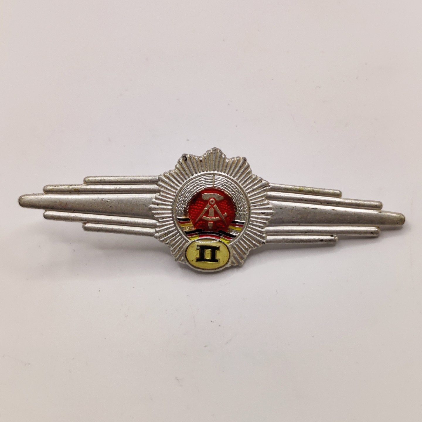 全场0元起拍 第10期 咸鱼国勋章拍卖专场 11月2日（周三）下午6：00开始 东德二级警察技能章