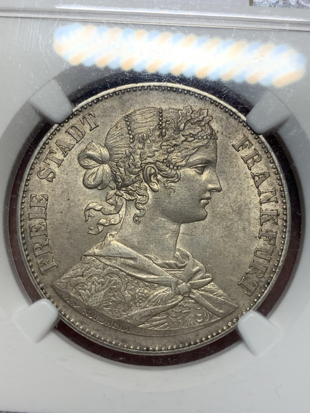 《竞宝斋》第111场-周日，周一 ，2场连拍（全场包邮） NGC MS63 德国 1860年 法兰克福 少女 泰勒 银币 高品好细节 包浆币上MS太不容易了