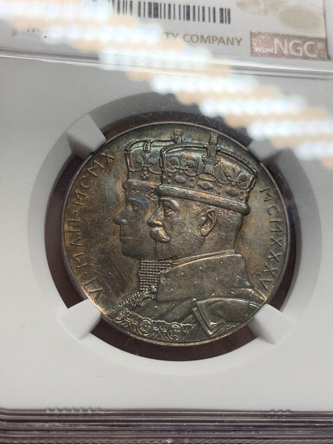 《竞宝斋》第111场-周日，周一 ，2场连拍（全场包邮） NGC MS62 英国1935年乔治五世登基25周年纪念银章原光五彩