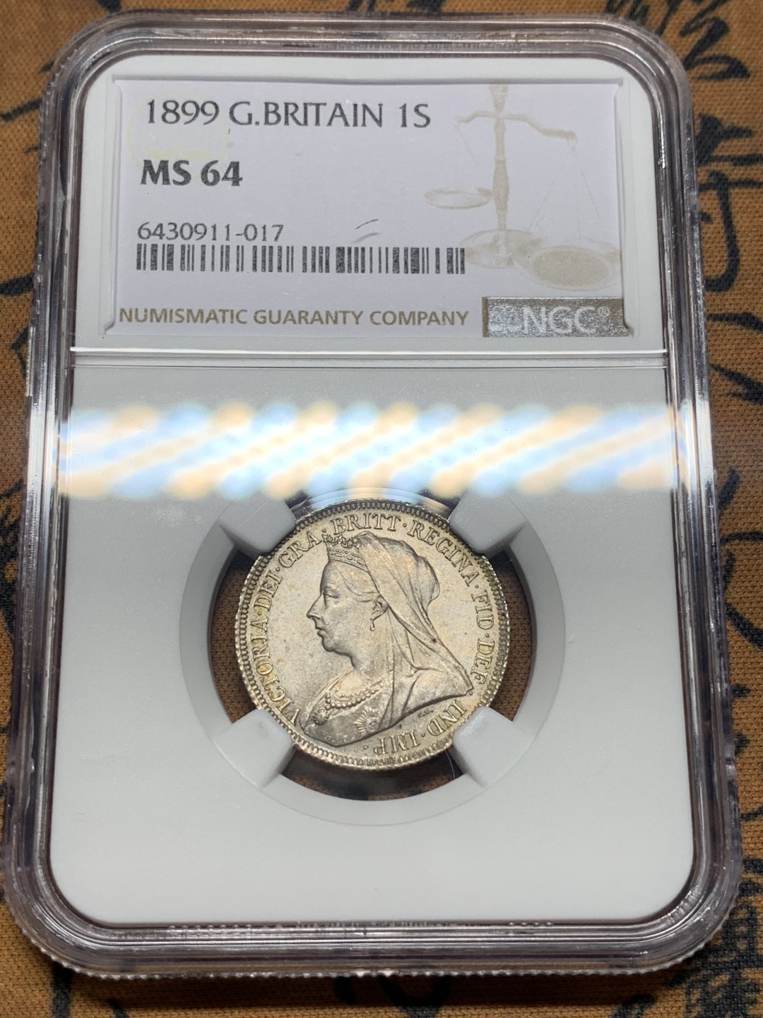 《竞宝斋》第111场-周日，周一 ，2场连拍（全场包邮） NGC MS64 英国 1899年 维多利亚 批纱版 1先令 银币 淡包浆 低评