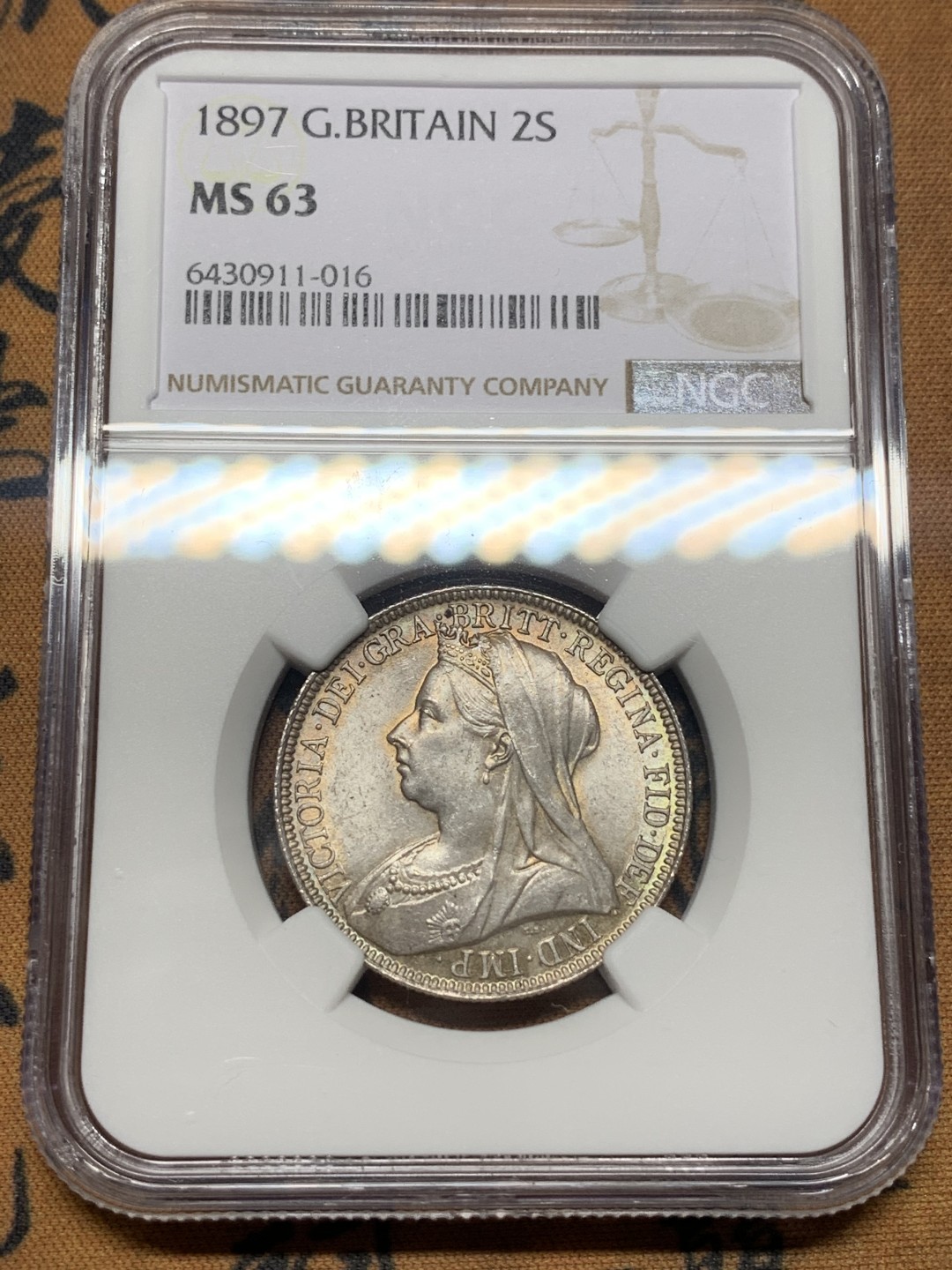 《竞宝斋》第111场-周日，周一 ，2场连拍（全场包邮） NGC MS63 英国 1897年 维多利亚 批纱版 1福林=2先令 银币 漂亮