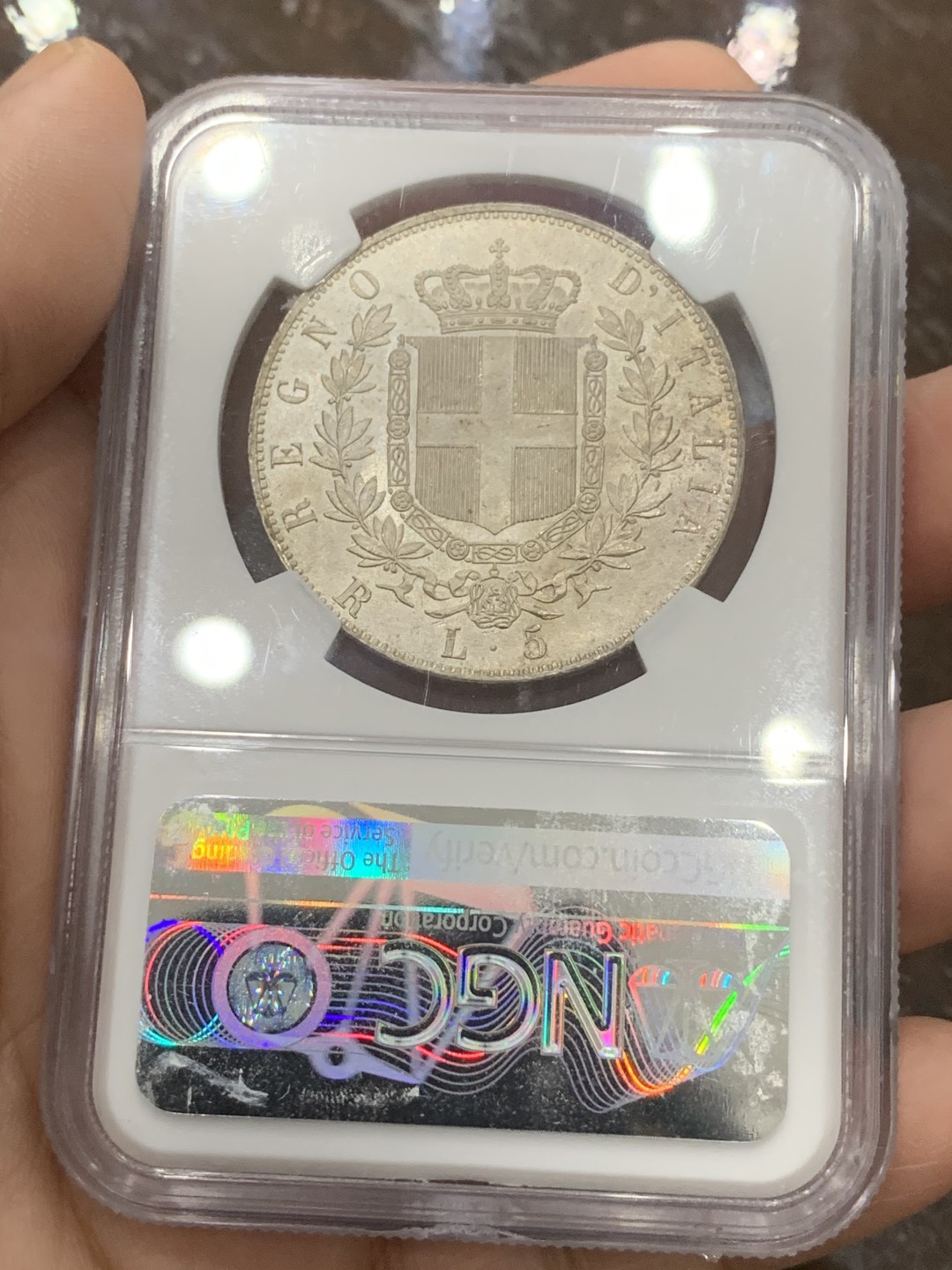 《竞宝斋》第111场-周日，周一 ，2场连拍（全场包邮） 唯一 冠军分 NGC-MS64+ 1876年意大利埃马努埃莱二世5里拉银币 流通大银能上63就很难了，这枚64+ 车轮转光，非常难得