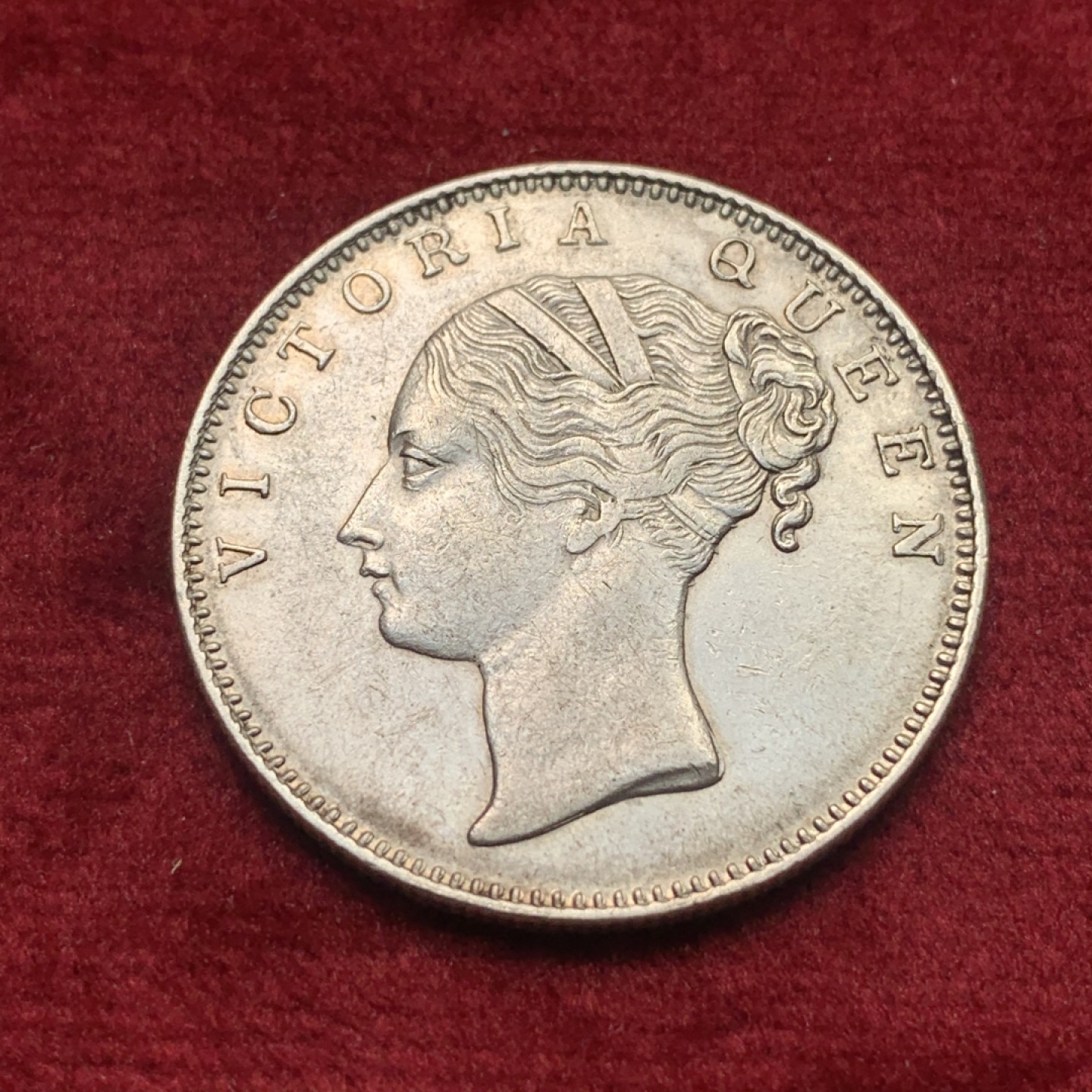 《竞宝斋》第111场-周日，周一 ，2场连拍（全场包邮） AU-UNC 好品 1840年英属印度维多利亚卢比 单辫版好品相难得