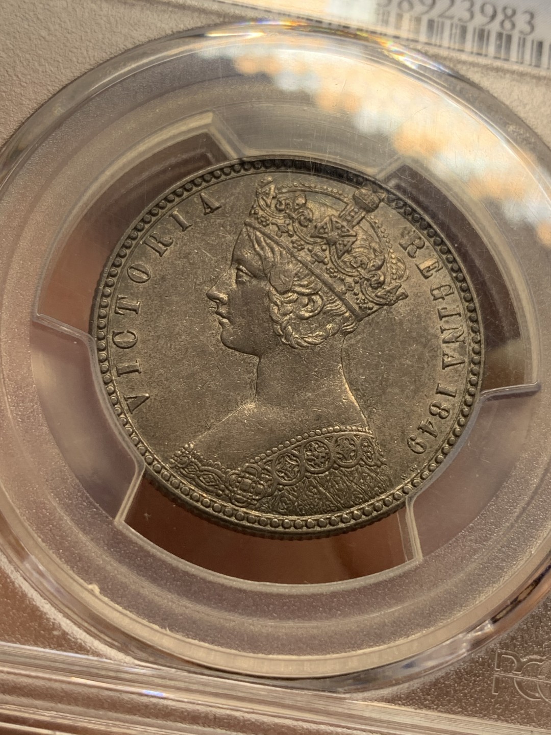 《竞宝斋》第111场-周日，周一 ，2场连拍（全场包邮） PCGS AU58 英国 1849年 维多利亚 无神版 福林 银币 大热品种 双面深包浆 给分实为难得 单枚成套 可藏