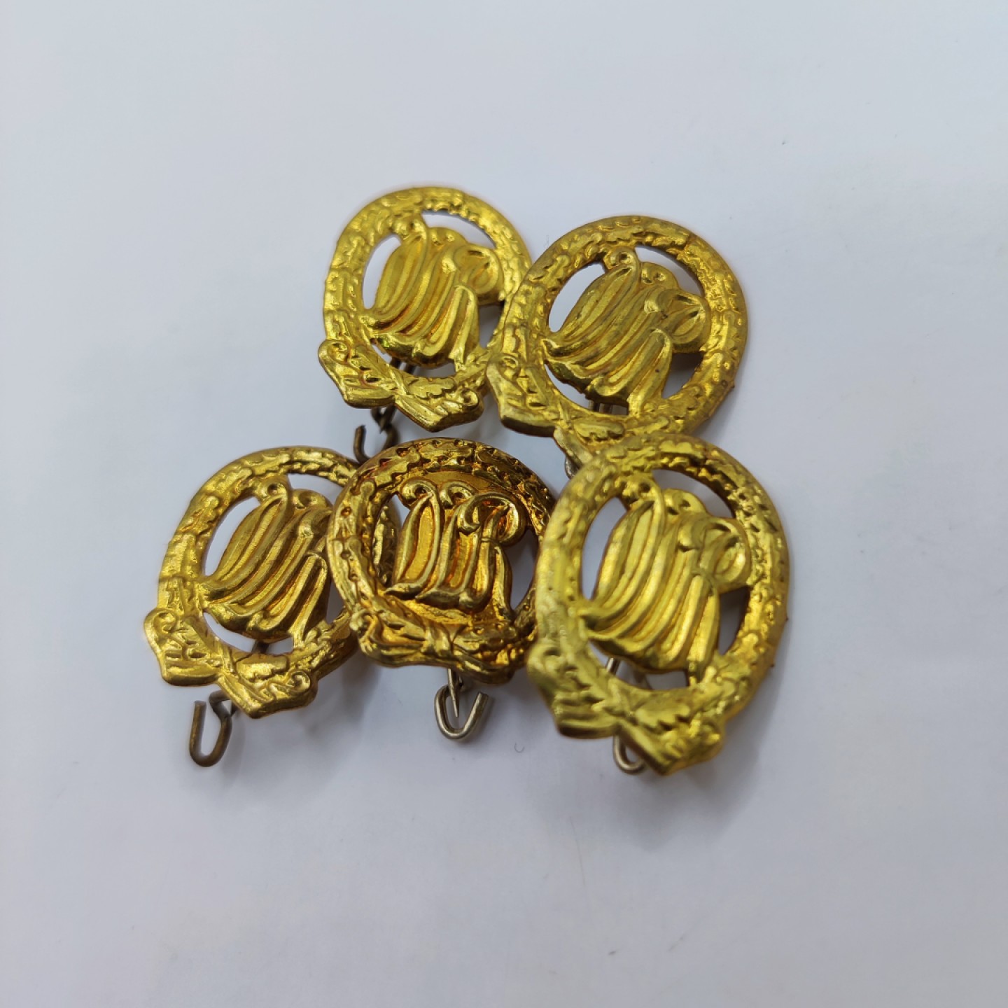 全场0元起拍 第10期 咸鱼国勋章拍卖专场 11月2日（周三）下午6：00开始 东德金级体能mini章 一组5个