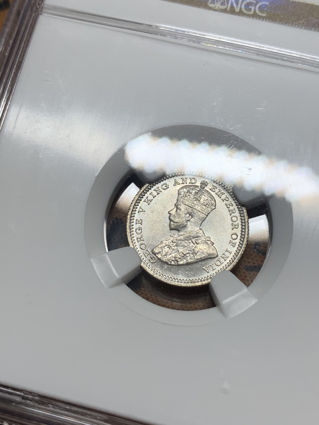 《竞宝斋》第111场-周日，周一 ，2场连拍（全场包邮） NGC-MS65 香港 1932年 5仙  乔治五世 银币 高亮原光