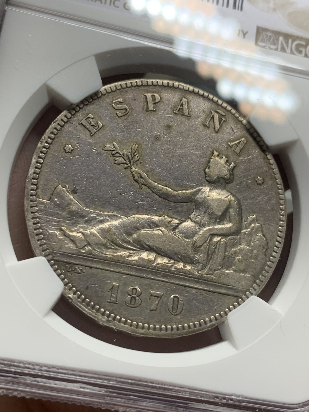 《竞宝斋》第111场-周日，周一 ，2场连拍（全场包邮） NGC XF40 西班牙 1870年 坐人拿花 5比塞塔 银币 原味包浆 细节好