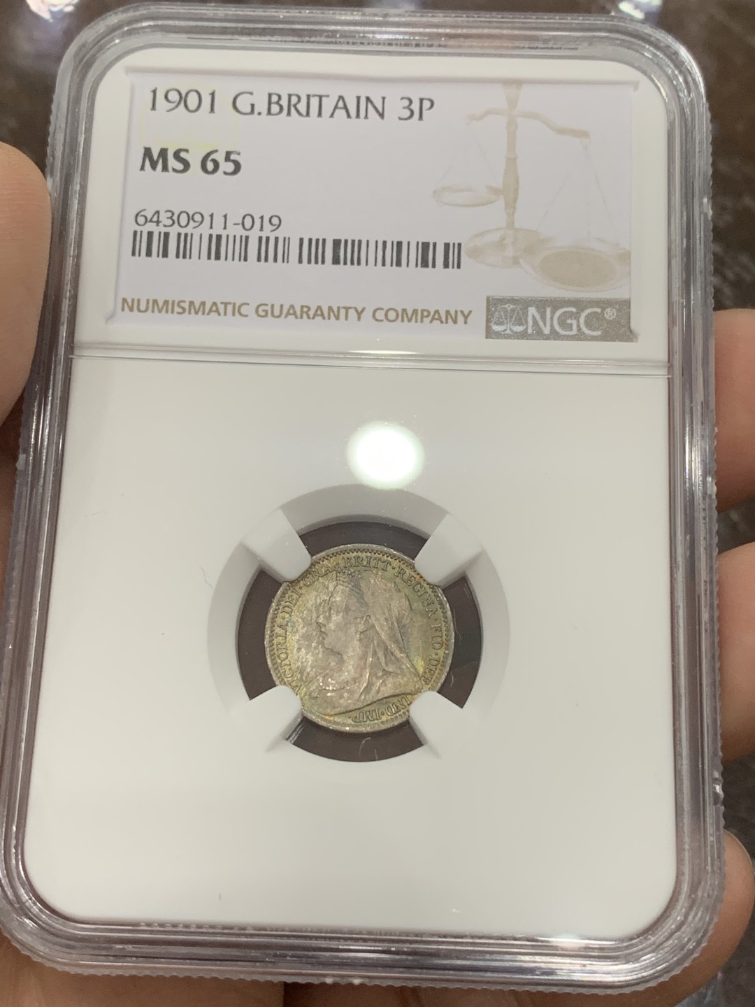 《竞宝斋》第111场-周日，周一 ，2场连拍（全场包邮） NGC MS65 英国 1901年 维多利亚 批纱版 3便士 银币 深五彩包浆 可藏