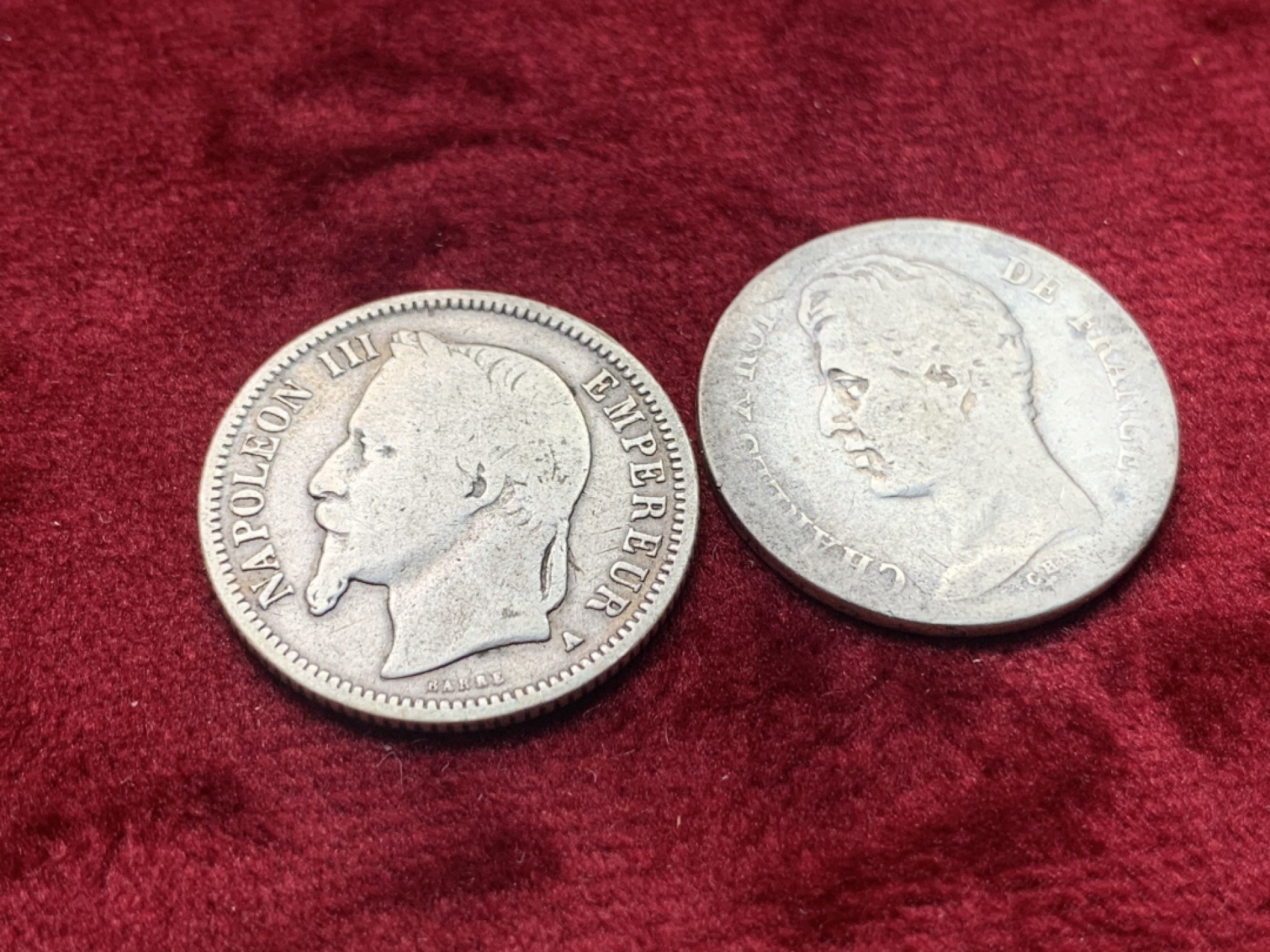 《竞宝斋》第111场-周日，周一 ，2场连拍（全场包邮） 1826年w厂查理十世1法郎和1869年a厂拿破仑三世1法郎，品相一般，不过查十1法郎较为少见，好品书价极高。