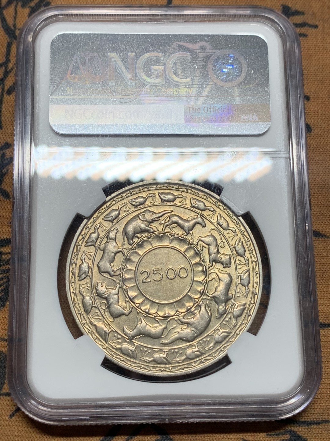 《竞宝斋》第111场-周日，周一 ，2场连拍（全场包邮） NGC MS65 锡兰1957年纪念佛教建立2500周年5卢比大银币，热门品种，高分好品，包浆漂亮，状态很好