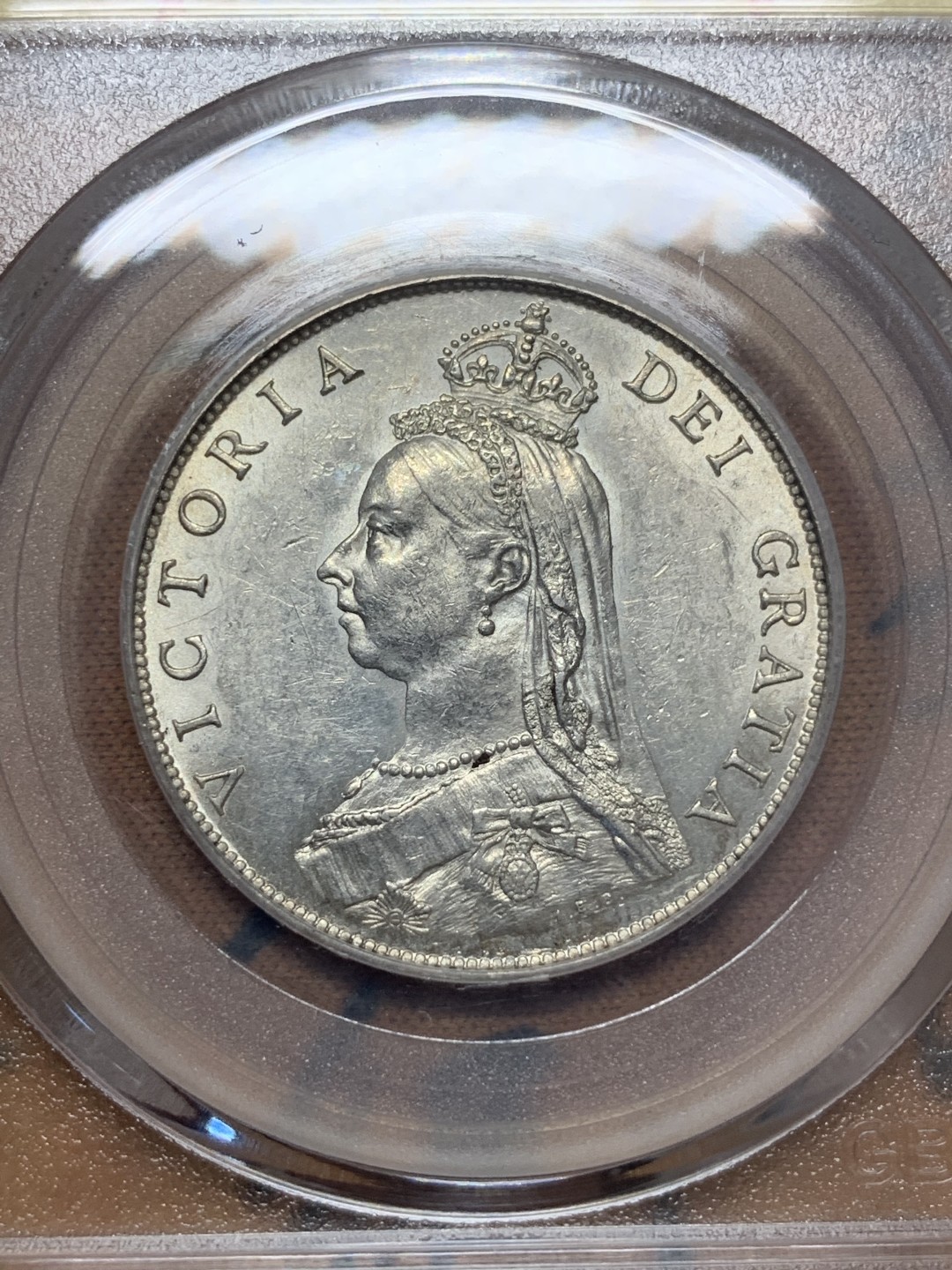 《竞宝斋》第111场-周日，周一 ，2场连拍（全场包邮） 公博 MS62 英国 1887年 维多利亚女王 高冠版  1福林=2先令 银币白光纯净 背面特好