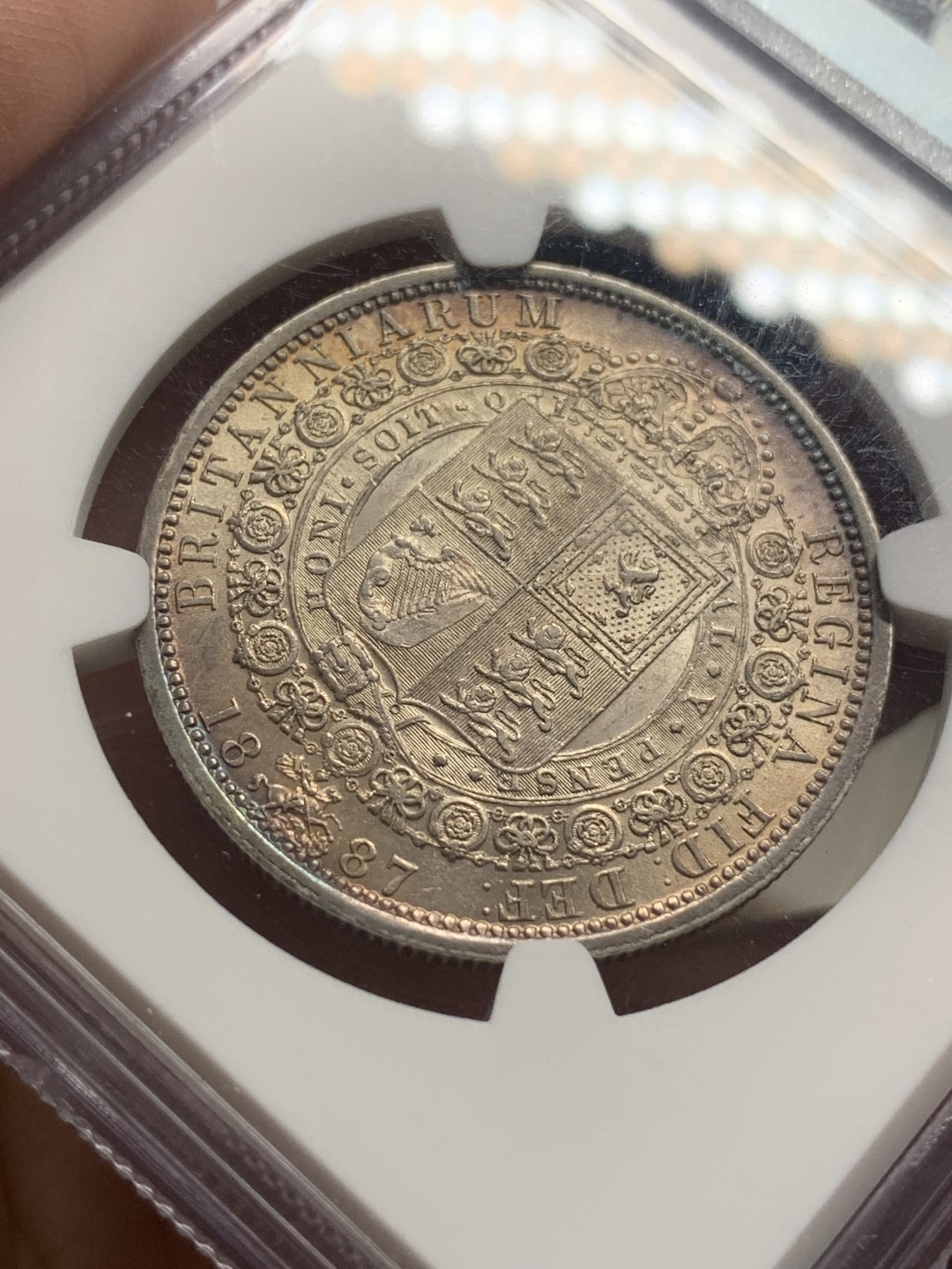 《竞宝斋》第111场-周日，周一 ，2场连拍（全场包邮） NGC AU58 1887 英国维多利亚女王1/2克朗银币 带彩包浆非常漂亮