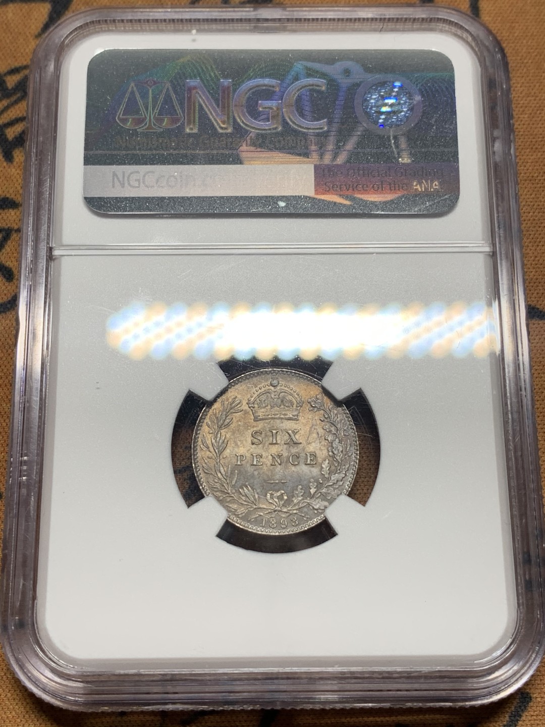 《竞宝斋》第111场-周日，周一 ，2场连拍（全场包邮） NGC MS63 英国 1893年 维多利亚 批纱版 6便士 银币 深五彩包浆 SIX版 难得