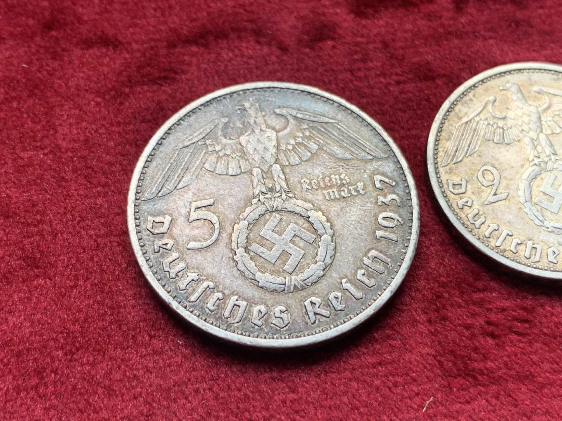 《竞宝斋》第111场-周日，周一 ，2场连拍（全场包邮） 德国 1937，1939年 兴登堡 2马克，5马克一对 原味包浆 细节不错