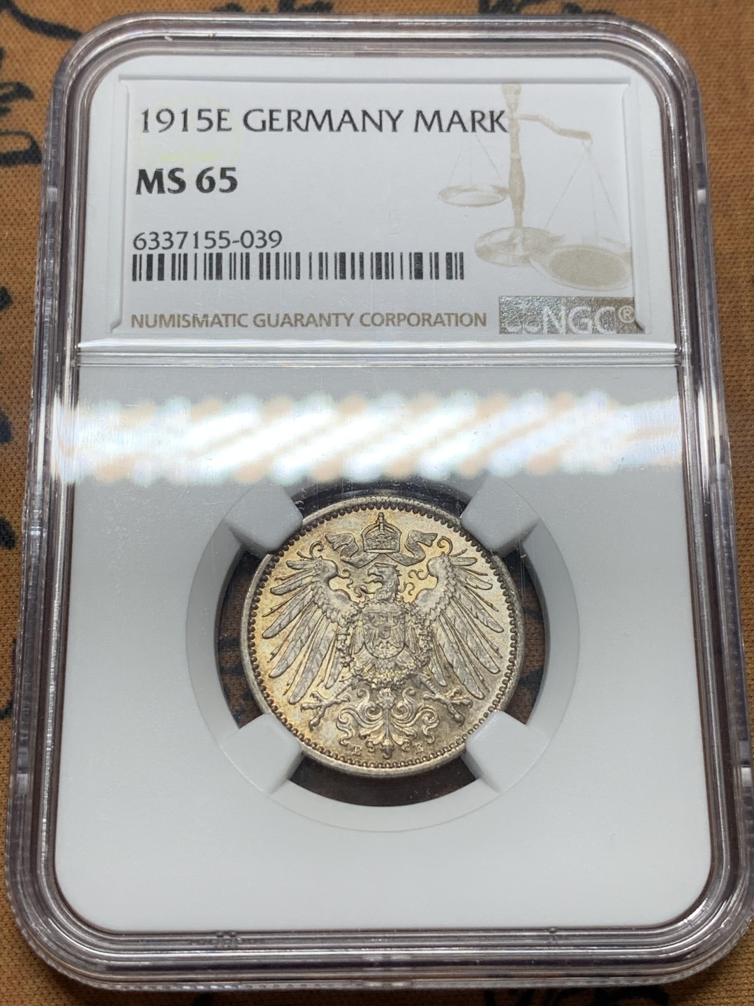 《竞宝斋》第111场-周日，周一 ，2场连拍（全场包邮） NGC-MS65 德国 1915E 长翅鹰1马克银币 黄油彩包浆