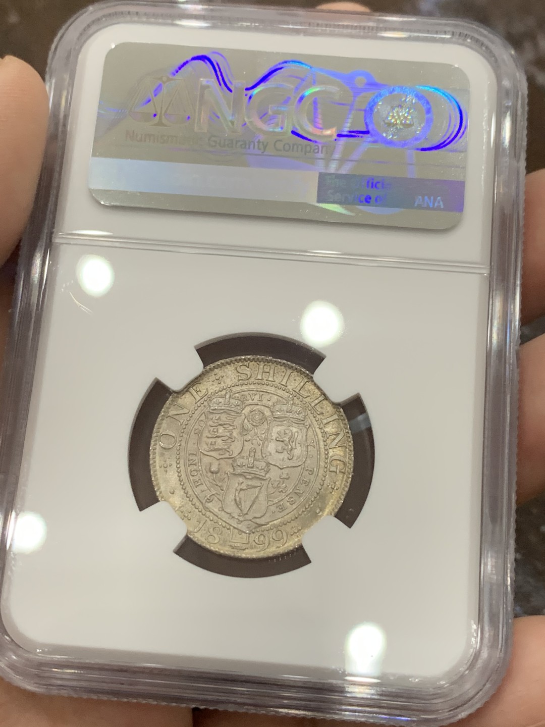 《竞宝斋》第111场-周日，周一 ，2场连拍（全场包邮） NGC MS64 英国 1899年 维多利亚 批纱版 1先令 银币 淡包浆 低评