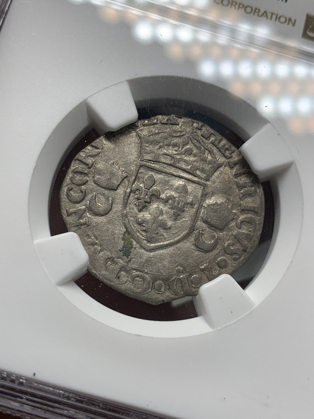 《竞宝斋》第111场-周日，周一 ，2场连拍（全场包邮） NGC VF 法国 1556年 亨利二世 1D 银币 打制非常好 用现代币的标准评判16世纪的工艺 不妥 低评