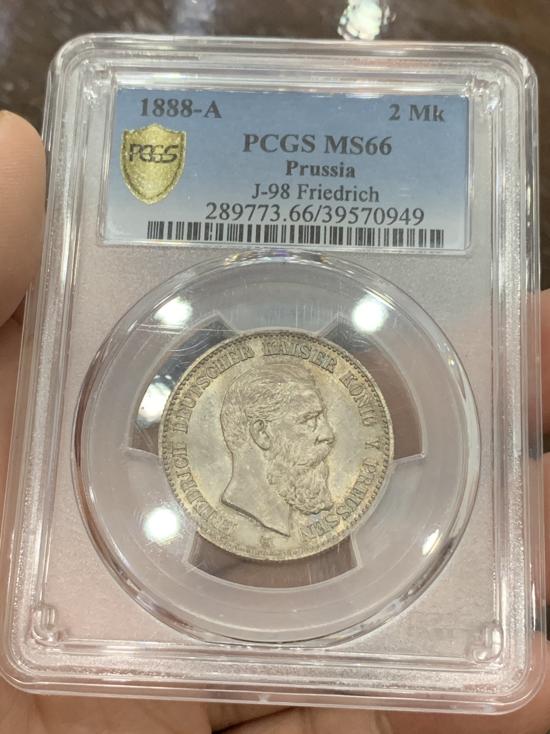 《竞宝斋》第111场-周日，周一 ，2场连拍（全场包邮） 罕见高分！PCGS-MS66，德国普鲁士1888三皇之年弗里德里希三世短翅2马克银币，持续上涨品种！深彩十字光