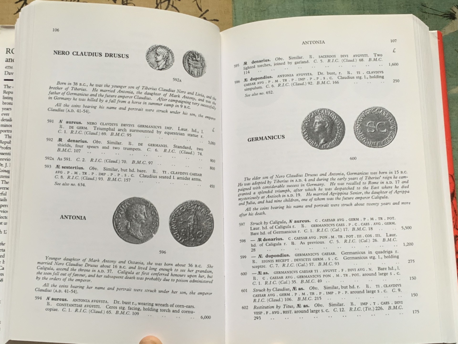 《竞宝斋》第112场-周日，周一 ，2场连拍（全场包邮） 精装版 古罗马 币的参考目录 大卫·R·西尔 著作 厚达390页 《罗马硬币及其价值》第四修订版 从公元前270年到公元500年 横跨将近700年 详尽的介绍版别及定位