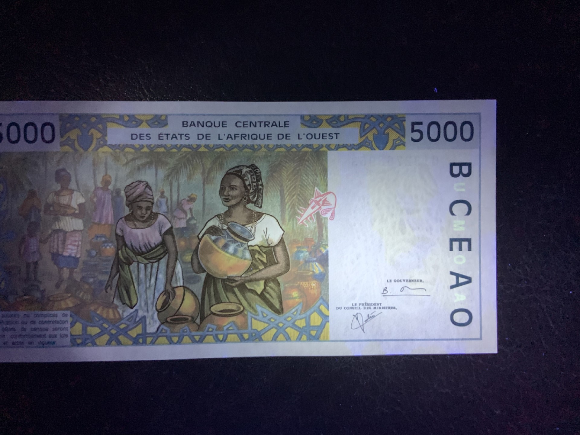 收藏联盟Quantum Auction 第204期拍卖 西非(科特迪瓦)2001年5000法郎 品相UNC- 灯下有斑