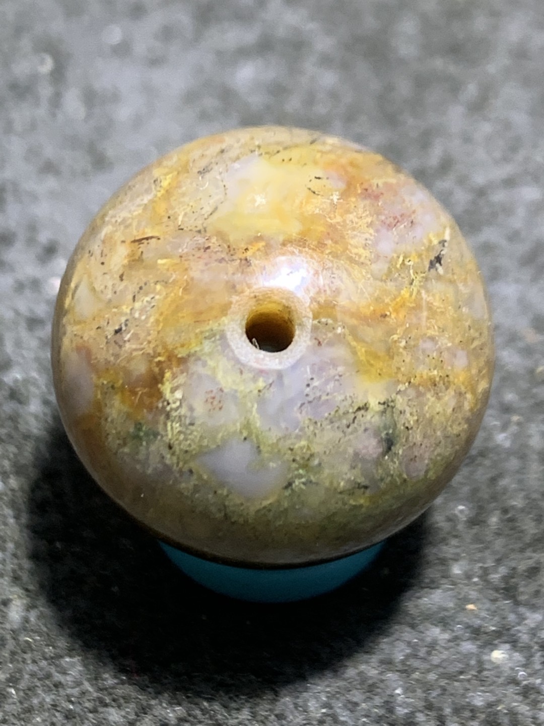 精美绿草花纹玛瑙圆珠一颗！