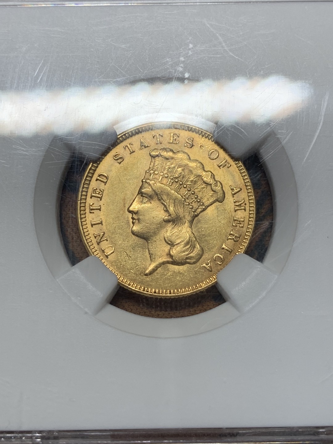 《竞宝斋》第112场-周日，周一 ，2场连拍（全场包邮） NGC-AU58 美国印第安公主 1874年20周年 3美金金币 20.5mm 5.015克 900金 多数在美国内战及罗斯福二战等被多次熔炉 存世量极少 该枚低评