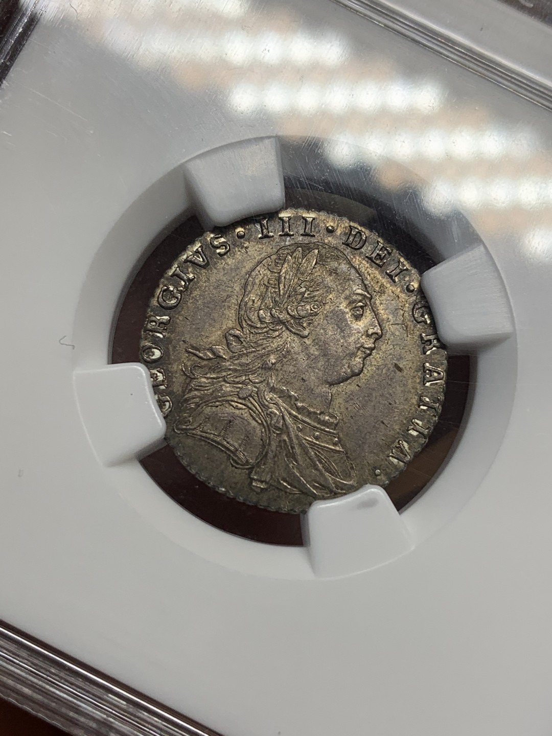 《竞宝斋》第112场-周日，周一 ，2场连拍（全场包邮） NGC MS62  英国乔三 1787 6便士 有心版 深彩包浆 老盒评级