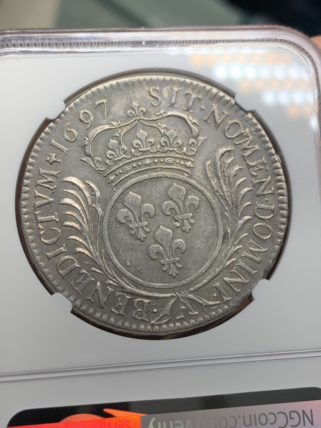 《竞宝斋》第112场-周日，周一 ，2场连拍（全场包邮） NGC XF 法国 1697年 路易十四 太阳王 1埃居 大银币 头顶太阳极清晰 这个品种 正反打制成这样已经难得