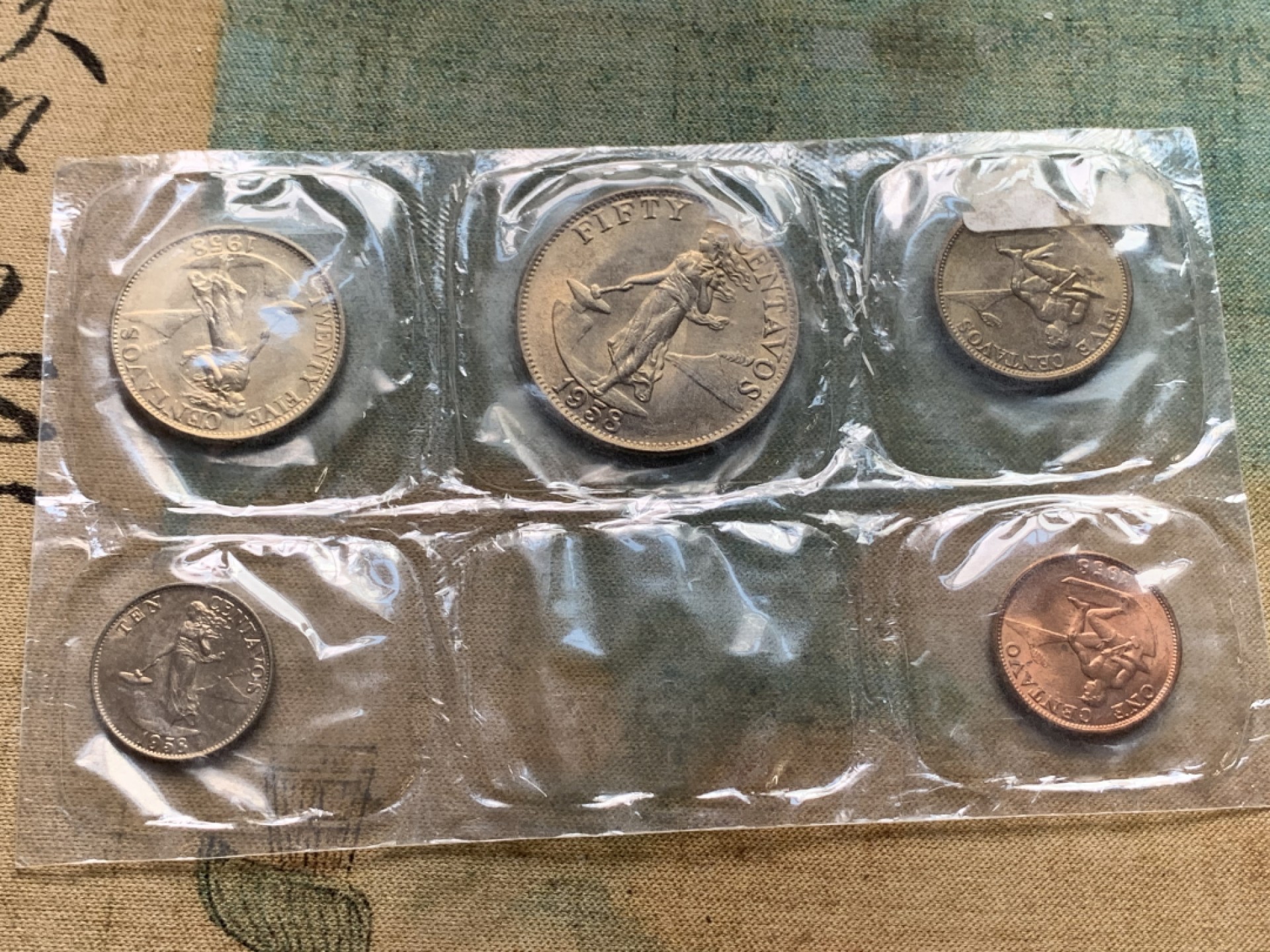 《竞宝斋》第112场-周日，周一 ，2场连拍（全场包邮） 菲律宾1958年清年份密封全套UNC套币，稀见！