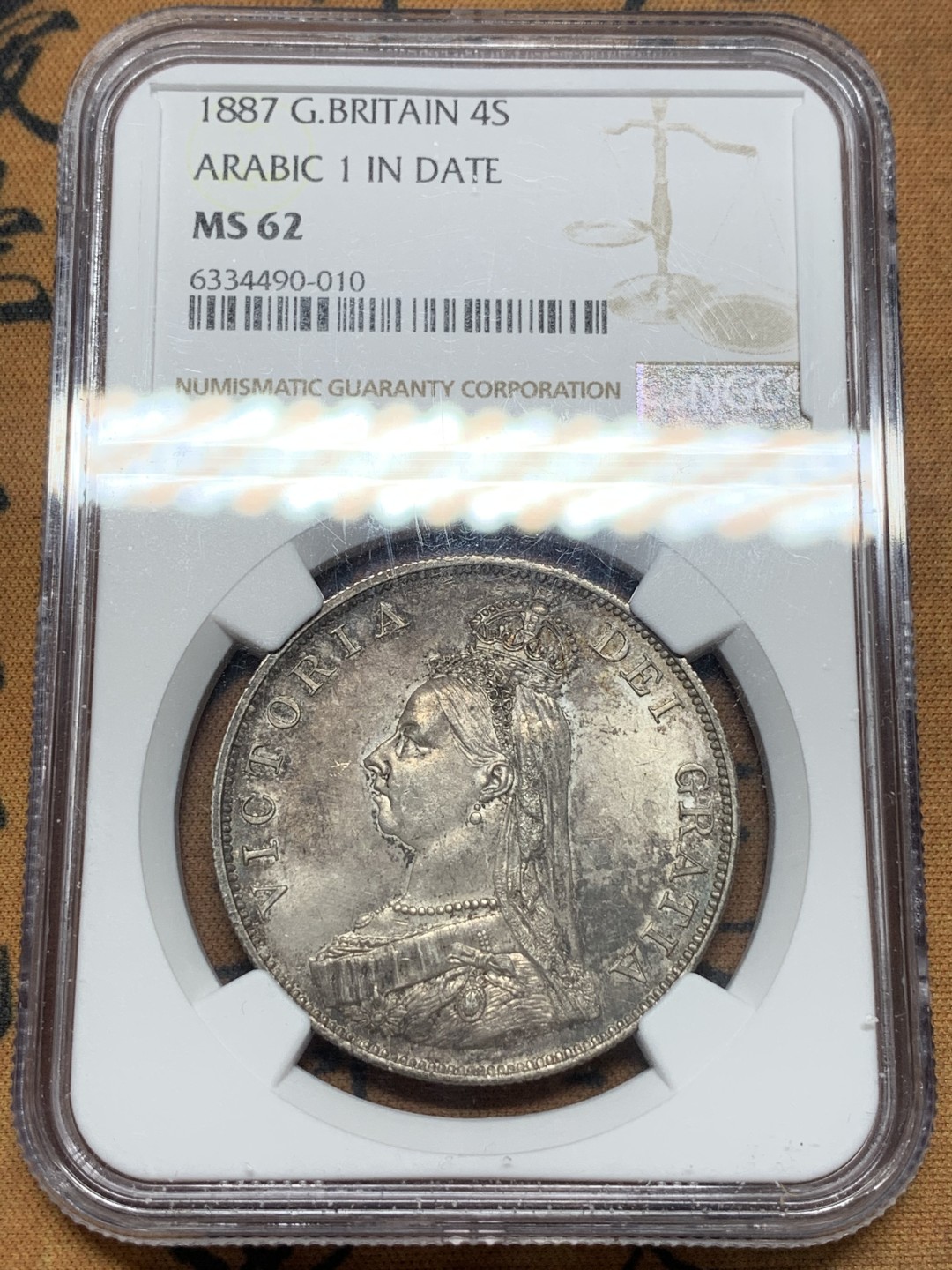 《竞宝斋》第112场-周日，周一 ，2场连拍（全场包邮） NGC MS62 英国 1887年 维多利亚 高冠 双福林 银币 深彩包浆 底板非常好