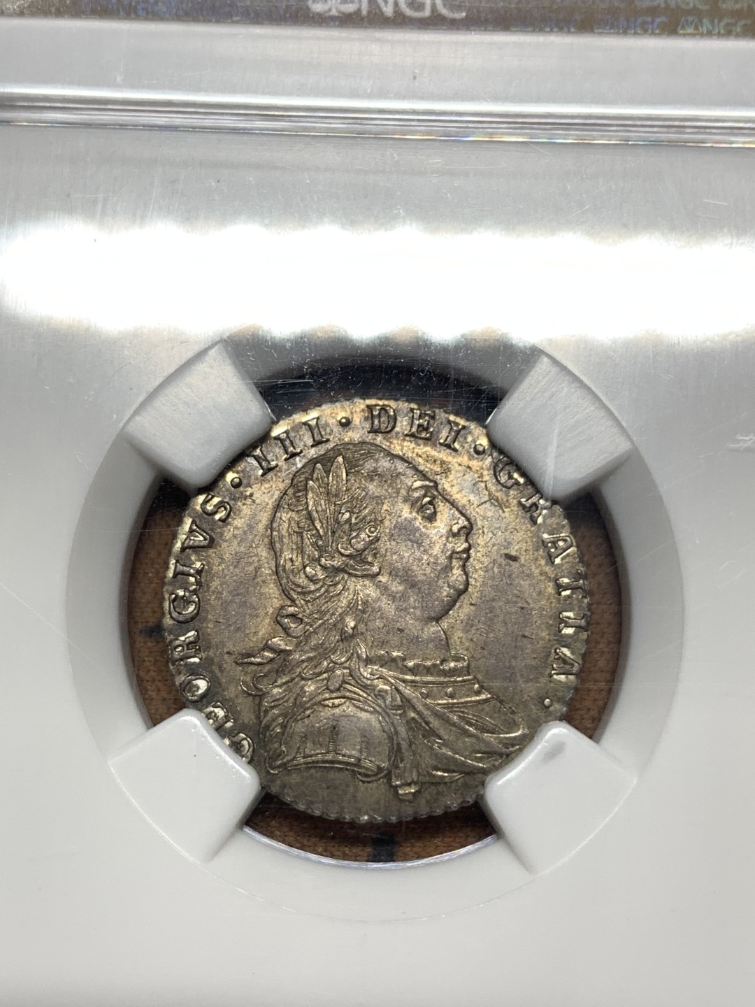 《竞宝斋》第112场-周日，周一 ，2场连拍（全场包邮） NGC MS62  英国乔三 1787 6便士 有心版 深彩包浆 老盒评级