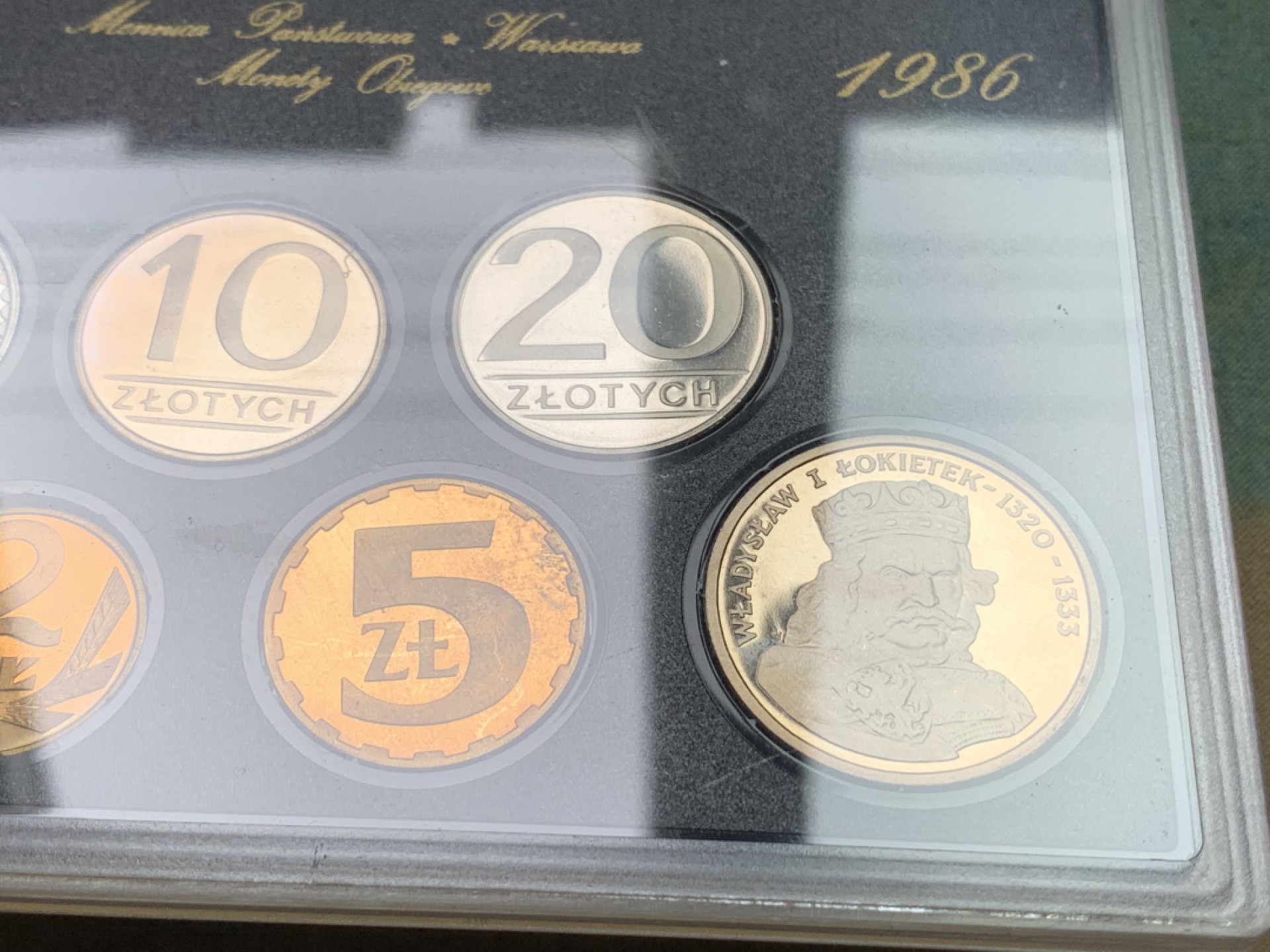 《竞宝斋》第112场-周日，周一 ，2场连拍（全场包邮） 波兰1986年清年份官方原封精制套币全套BU清年份，东欧精制币稀见！克劳斯编号KM#PS5